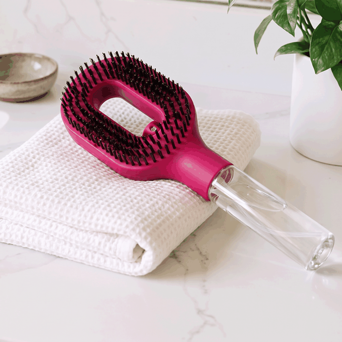 Mist Spray Hair Brush in pink